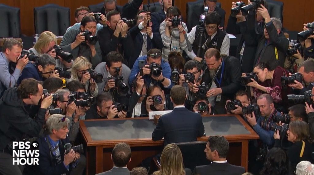 Facebook: foto di Zuckerberg dal dietro